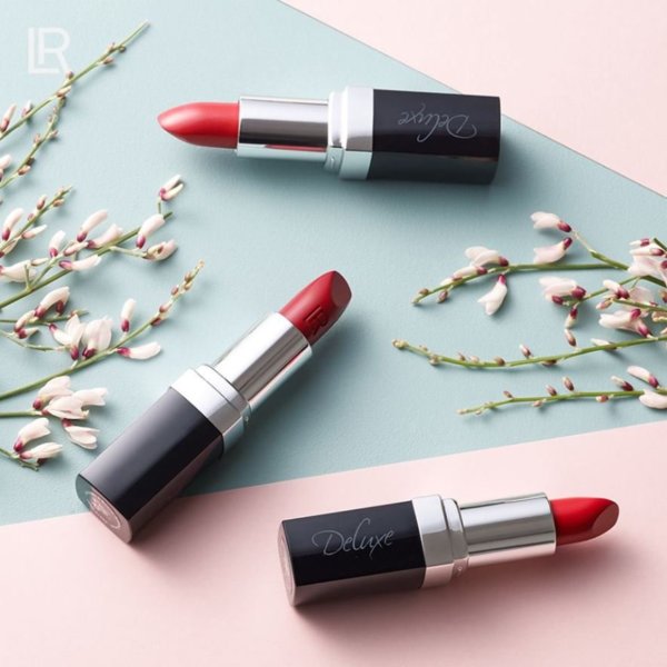 Deluxe ajakrúzs öltöztet és érzéki megjelenést kölcsönöz